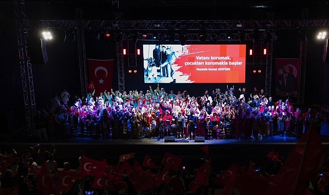 Balçova'da 19 Mayıs Coşkusu: Zeybekten Halk Danslarına Unutulmaz Bir Gece