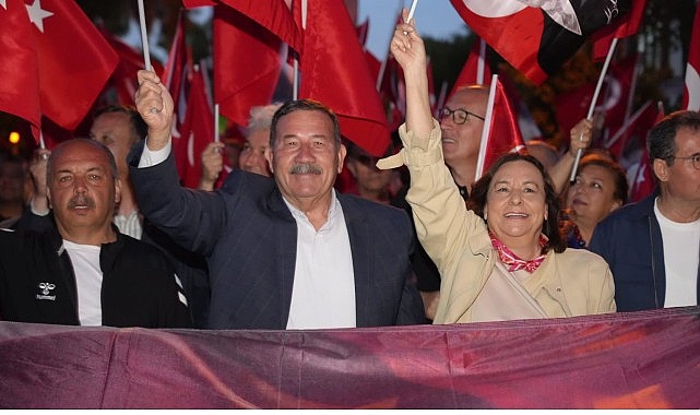 Binlerce Kişi Fener Alayıyla Yürüdü, Işın Karaca Konseriyle 19 Mayıs Coşkusu Doruğa Ulaştı