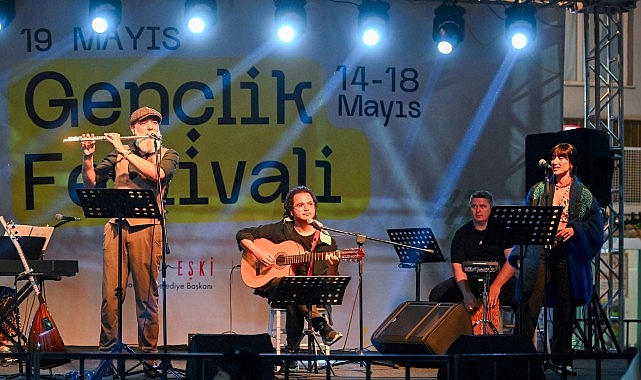 Bornova'da 19 Mayıs Coşkusu: Küçükpark Gençlik Sahnesi Oldu