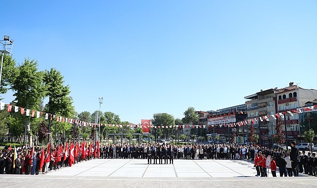 107. Yıl Coşkusu: İnegöl'de 19 Mayıs Bayramı Büyük Katılımla Kutlandı