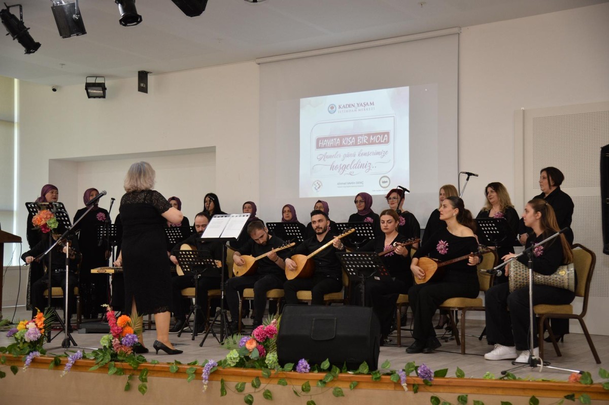 Trabzon'da Özel Annelerden Anneler Günü'nde Duygu Dolu Konser