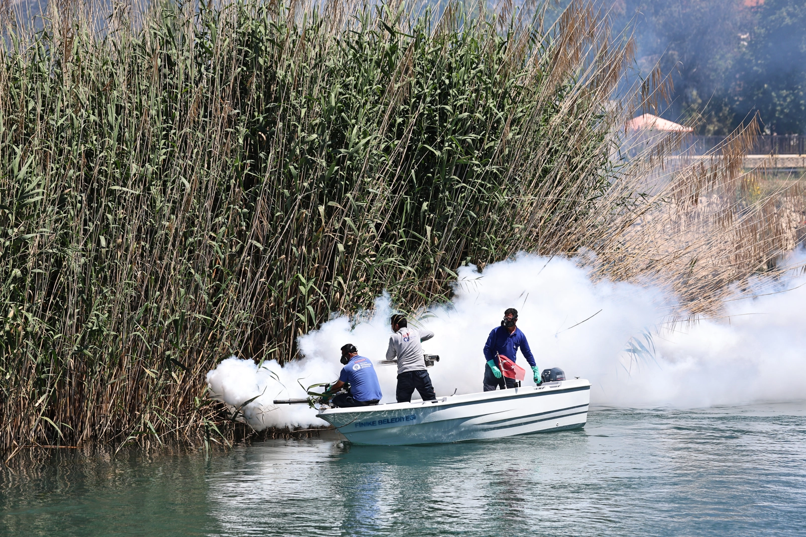 Antalya'da Vektörle Mücadele: 1600 Personel ve Denizden Karaya İlaçlama