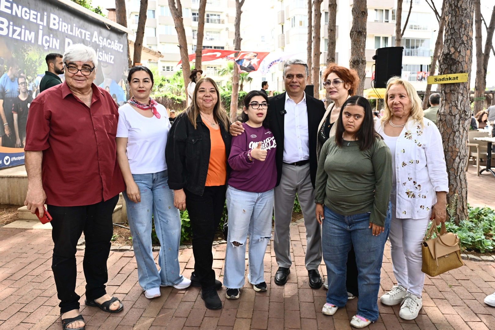 Muratpaşa Belediye Başkanı Uysal, Engelsiz Kafe'de Özel Bireylerle Bir Araya Geldi