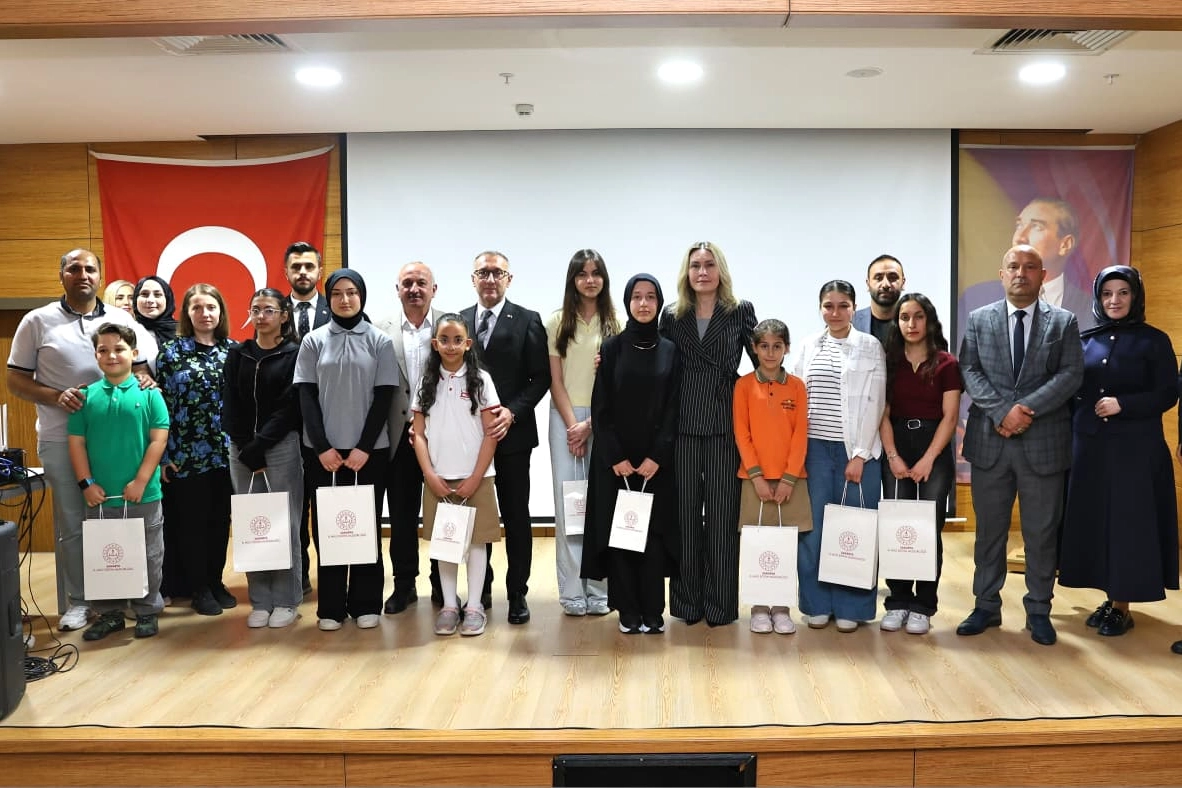 Sakarya'da Şiddetsiz İletişim Yarışması: 3 Kategoride Ödüller Sahiplerini Buldu