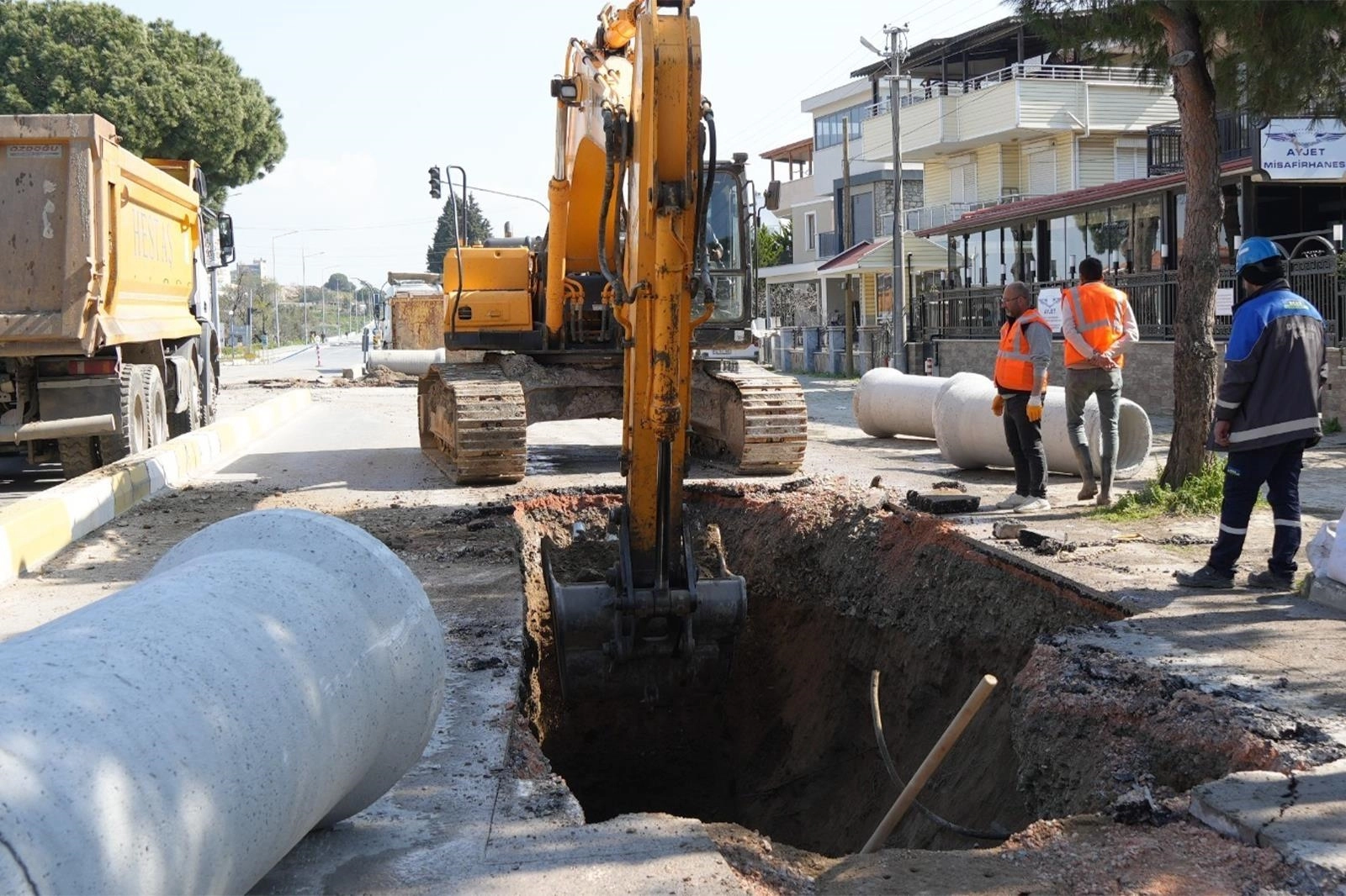 Burhaniye'de 50 Yıllık Altyapı Yenileniyor: Göçükler Tarihe Karışıyor