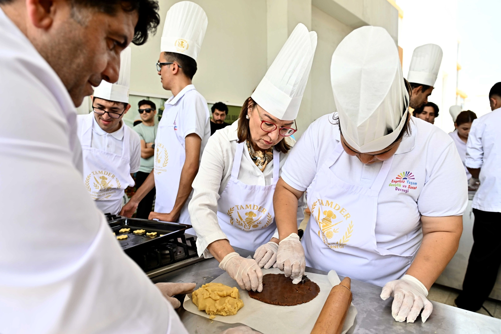 Antalya'da Engelliler Haftası Pasta Şenliği: Mutfakta Engelsiz Eller Buluştu