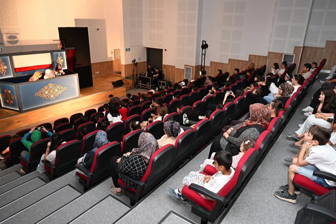 Hayal Dünyası Kukla Oyunu Minik Seyircilerle Buluştu: Çevre Bilinci ve Dayanışma Mesajı