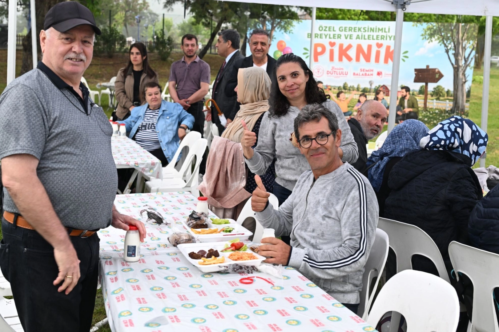 Manisa'da Özel Bireyler İçin Ortaköy'de Unutulmaz Piknik: Yağmur Keyfi Gölgelemedi