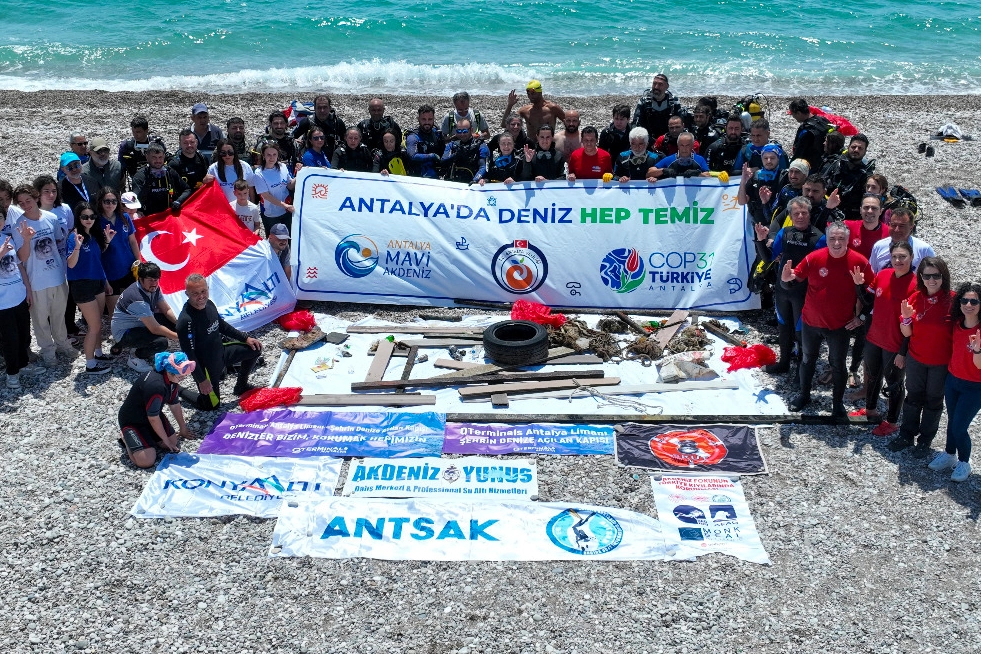 Antalya Sahillerinde 20 Ton Atık Temizliği: Duyarlılık Artıyor