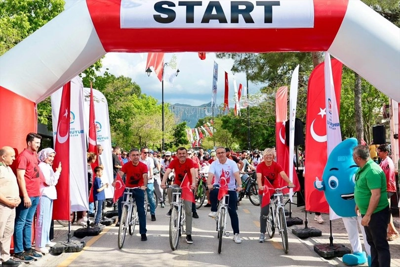 Denizli'de 19 Mayıs Coşkusu: Yüzlerce Bisikletli Pedal Çevirdi