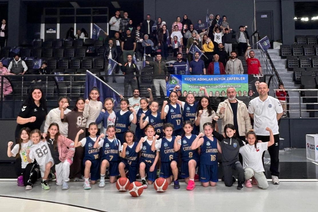 Çayırova U-10 Kız Takımı, Ligin Bitimine İki Hafta Kala Şampiyonluğunu İlan Etti