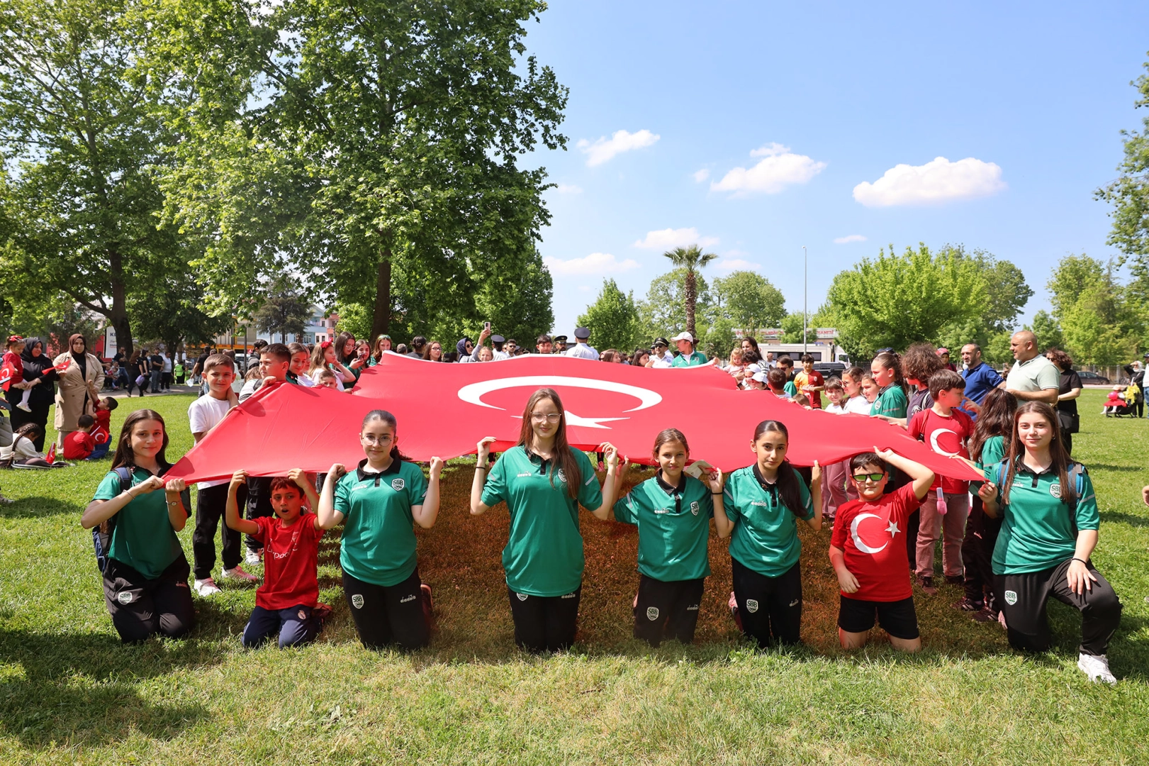 Sakarya'da 19 Mayıs Şenliği: Aziz Duran Parkı'nda Binler Coşkuyla Buluştu