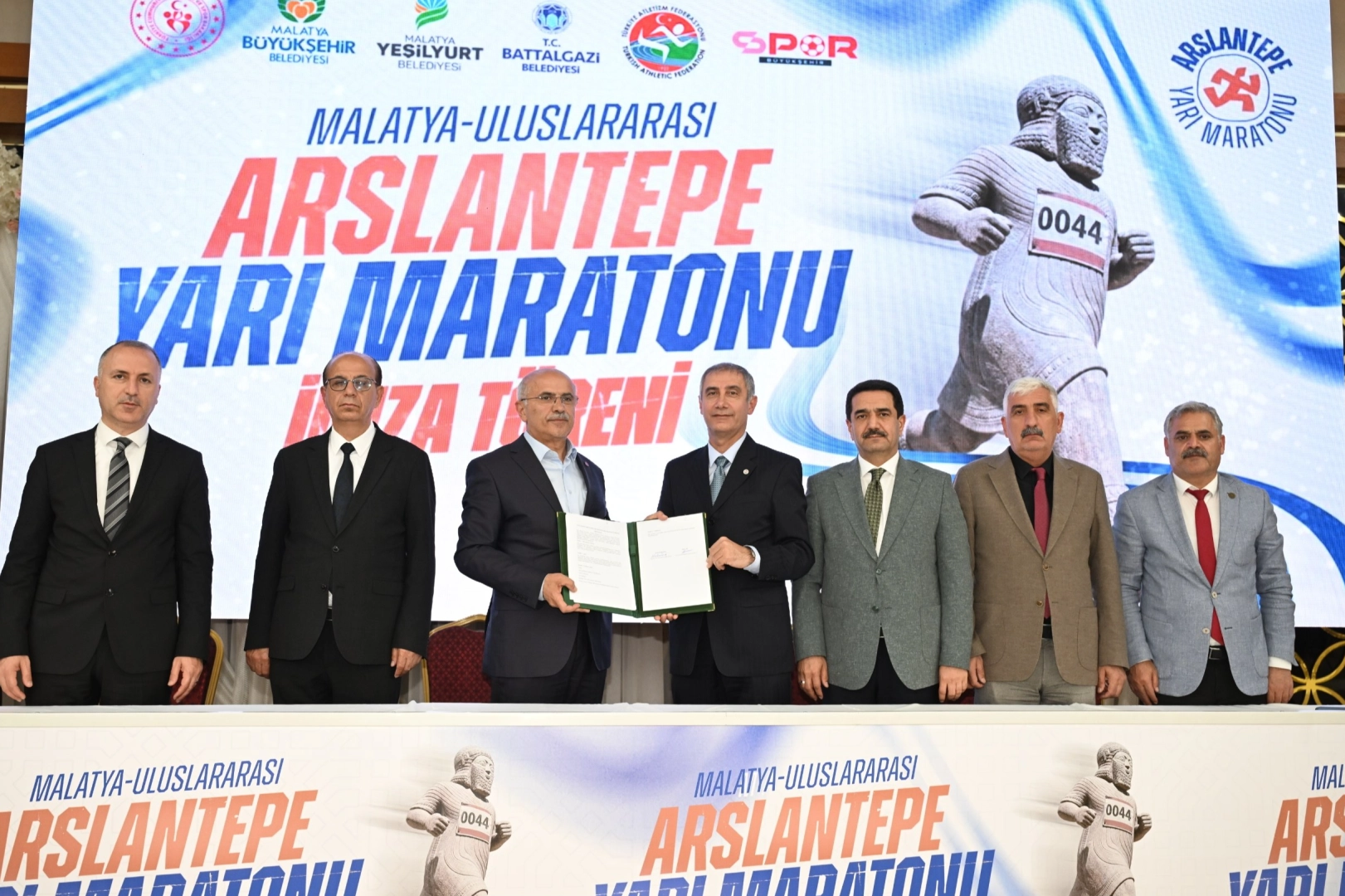 Arslantepe Yarı Maratonu İçin İmzalar Atıldı: 2,2 Milyon Lira Ödül Dağıtılacak