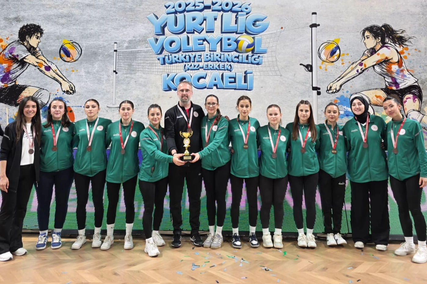 Mütevazı Başlangıçtan Zirveye: Artvin Kadın Voleybol Takımı Türkiye 4'üncüsü Oldu