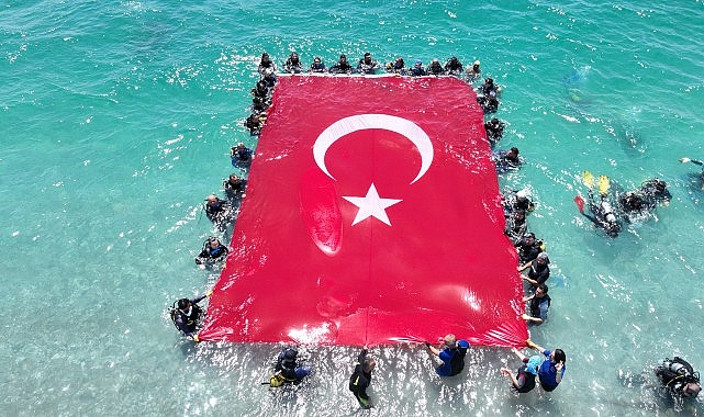 Antalya'da 40 Dalgıç Deniz Dibi Temizliğinde 20 Ton Atık Çıkardı