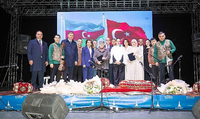 40 Yıllık Kardeşlik Köprüsü: İzmir ile Bakü Şarkılarla Kutlandı