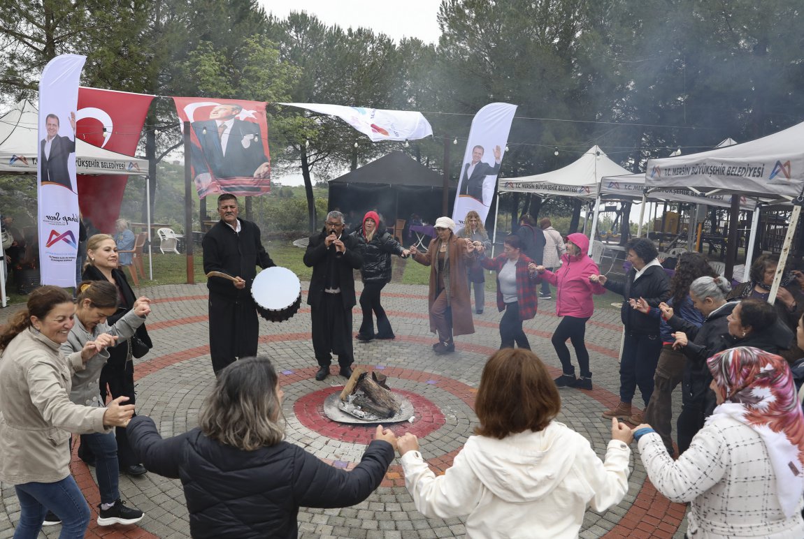 Mersin'de Hıdırellez: Ateş Üzerinden Atladılar, Halaylarla Coştular