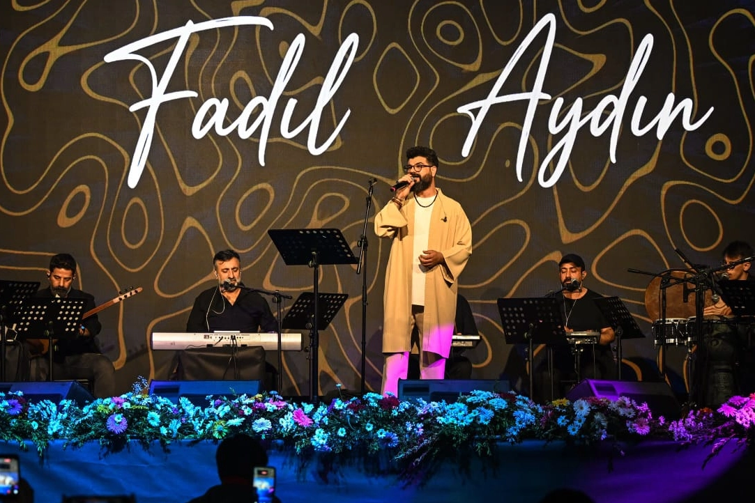 Malatya'da Anneler Günü Konserinde Duygu Dolu Anlar: Fadıl Aydın'dan Şehit Annesine Jest