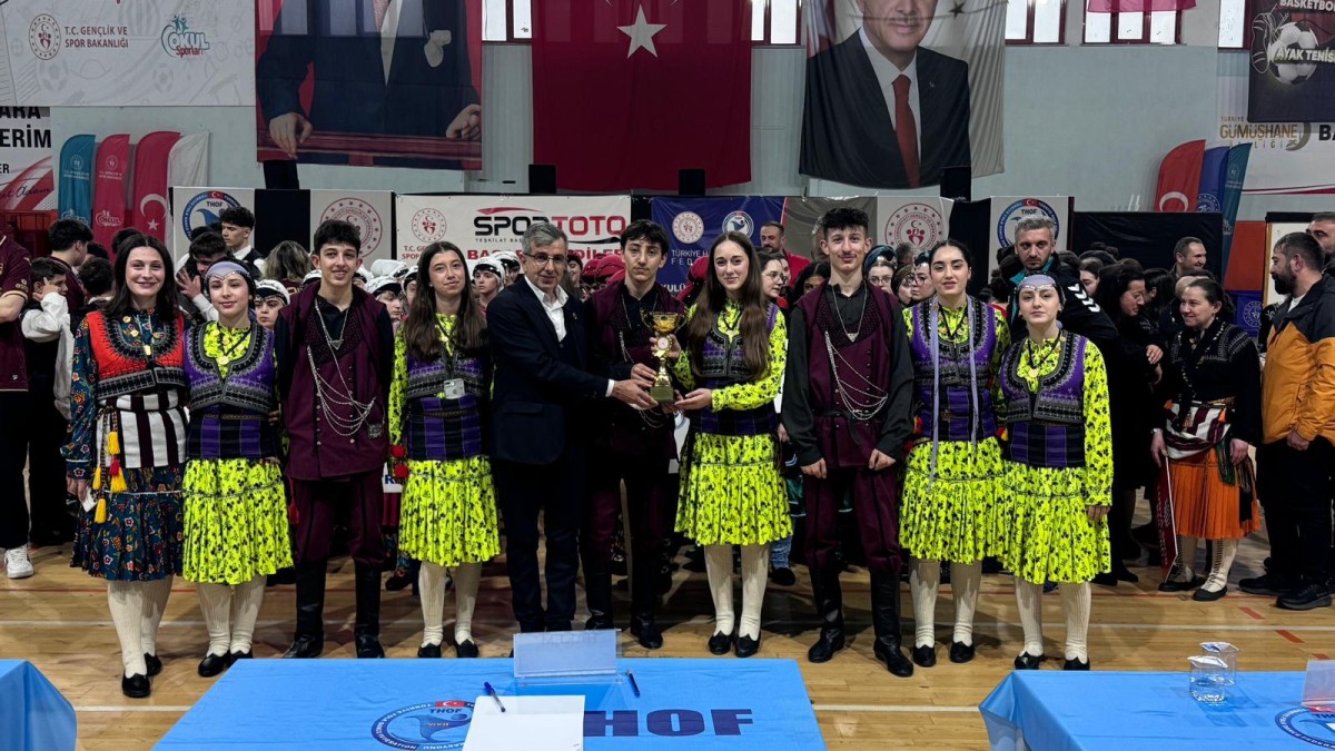 Trabzon Büyükşehir Belediyesi Halk Oyunları Ekibi Bölge Birincisi Oldu