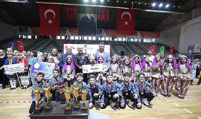 İnegöl'de Halk Dansları Yarışması: 13 Okuldan Renkli Gösteriler, Şampiyonlar Ödüllerini Aldı