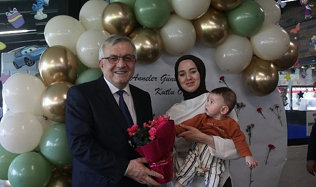 Kartepe'de Anne Adayları İlk Anneler Günü'nü Gebe Okulu'nda Kutladı