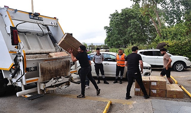 Antalya Otogarı'nda 1 Ton Sağlıksız Yoğurt Ele Geçirildi: Soğuk Zincir Kırıldı