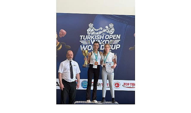 Bağcılar Belediyesi'nden Dünya Şampiyonu: Emine Arslan Kick Boksta Zirvede
