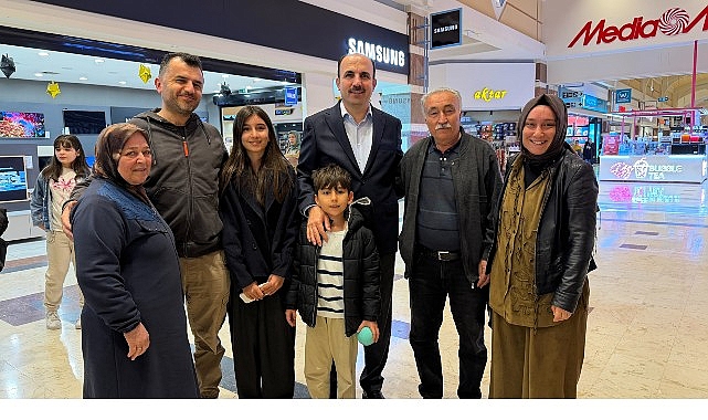 Başkan Altay'dan Alışveriş Merkezinde Esnaf ve Vatandaşlarla Samimi Buluşma