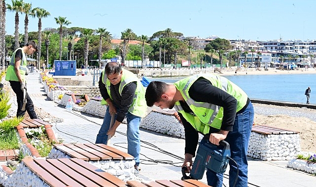 Başkan Çerçioğlu Altınkum'u Renkli Çiçeklerle Donatıyor