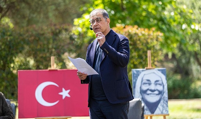Başkan Tugay'ın Anneler Günü'nde Okuduğu Şiir Gözyaşlarına Boğdu