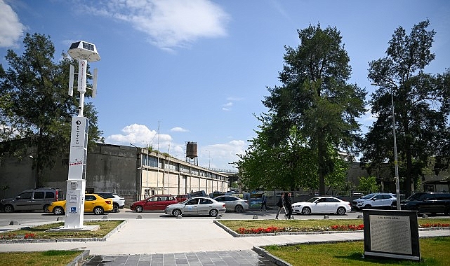 Bornova'da Parklar Artık Kendi Enerjisini Üretiyor: Hibrit Sistem Devrede