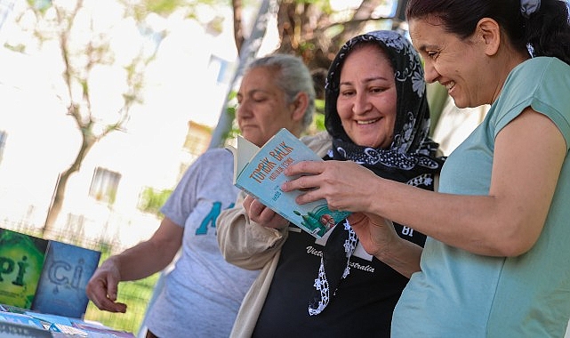 Buca'da Kitap Değişim Günleri Başladı: Mahalleler Açık Hava Kütüphanesine Dönüşüyor