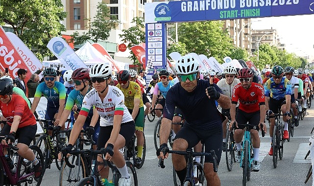 Bursa'da 800 Bisikletçi 'Daha Fazla Kadın Yarışmacı' İçin Pedal Çevirdi