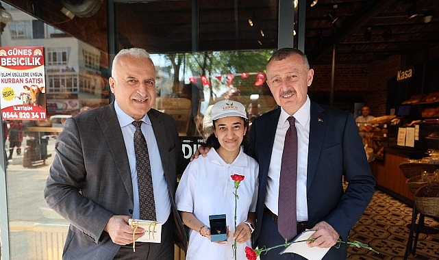 Kocaeli'de Özel Bireyler İşbaşında: Başkan Büyükakın İlk Gün Heyecanlarına Ortak Oldu