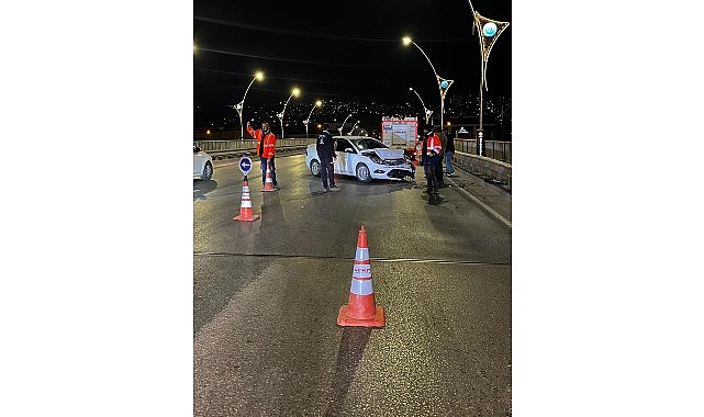 Kocaeli'de A Takımı gece kazasına anında müdahale etti, ikinci kaza önlendi