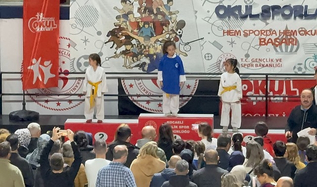 8 Yaşındaki Zümra, Büyükşehir'in Spor Okulları'nda İlk Maçında Şampiyon Oldu