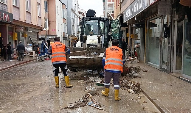 Canik Belediyesi Havza'da Sel Felaketinin İzlerini Silmek İçin Sahada