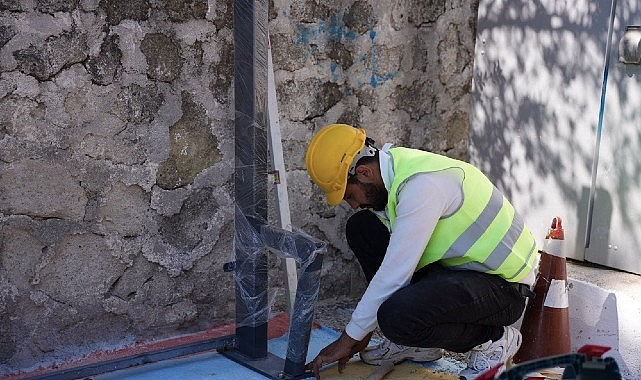 Çeşme'de Trafik Güvenliği İçin Dev Adım: 8.000 Metrekare Yol Çizgi Boyası