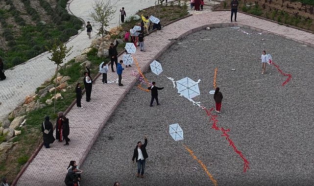 Çumra'da Hıdırellez Şenliği: Gökyüzü Binlerce Uçurtmayla Renklendi