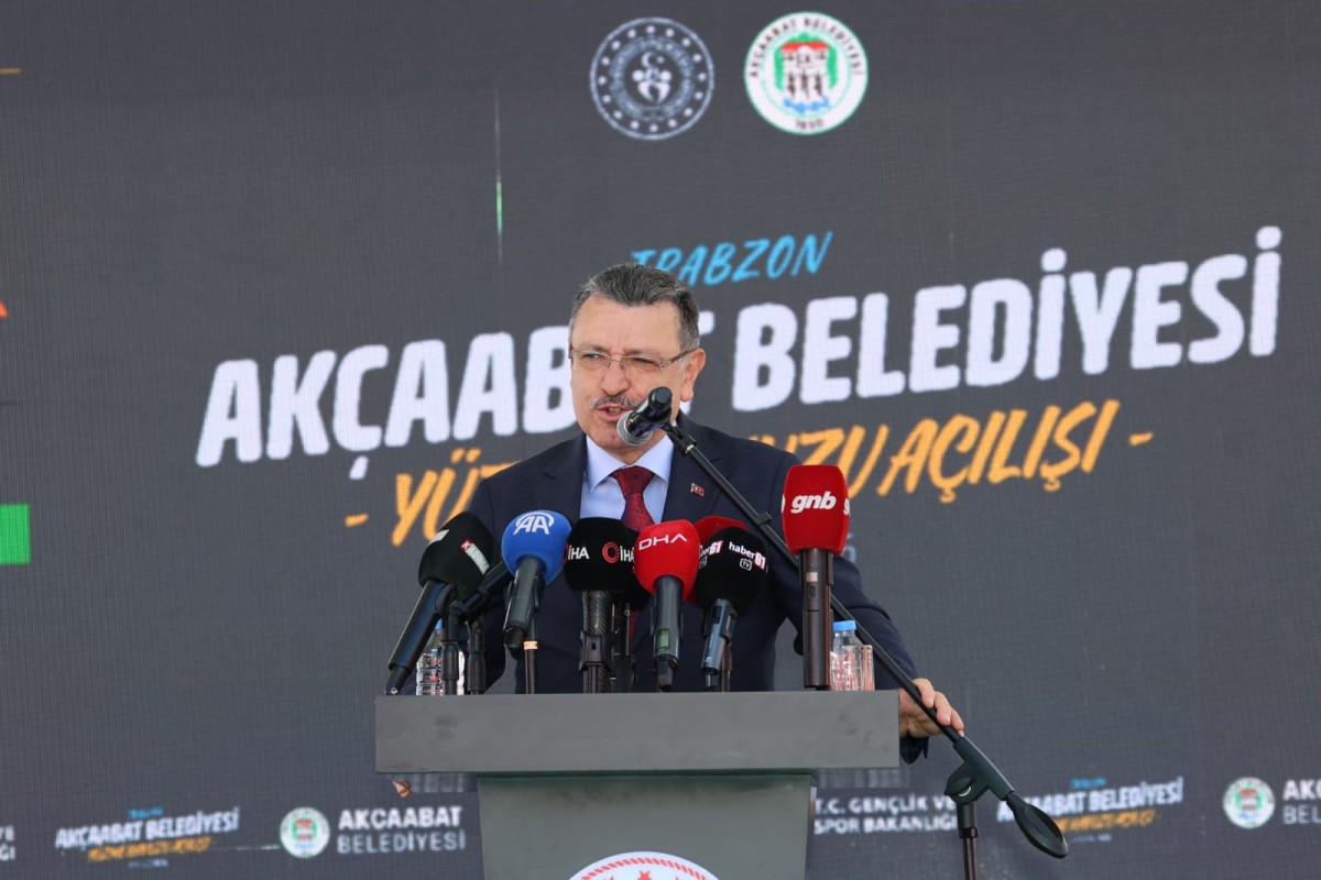 Trabzon'da Spor Yatırımları Hız Kesmiyor: Yarı Olimpik Yüzme Havuzu Hizmete Açıldı