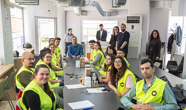 AHBAP Gönüllüsü 30 Genç, Bornova'da Gülşah Durbay Gençlik Merkezi'ne Üye Oldu