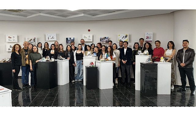 DEÜ'de 40 Öğrencinin Ayakkabı Tasarımları Sanatseverlerle Buluştu