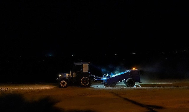 Didim'de Altınkum Sahili Gece Seferberliği: Kum Eleme Çalışmalarıyla Yaz Sezonuna Hazırlık