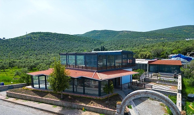 Dikili'de Cumhuriyet Meydanı ve Sanat Merkezi İçin Çalışmalar Hızlandı
