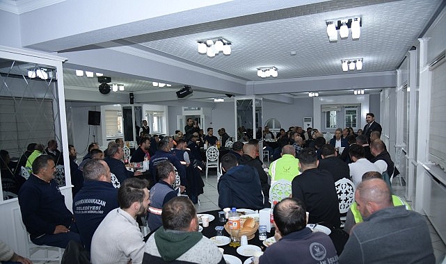 Kahramankazan Belediye Başkanı Çırpanoğlu, 1 Mayıs'ta Temizlik Personeliyle Bir Araya Geldi