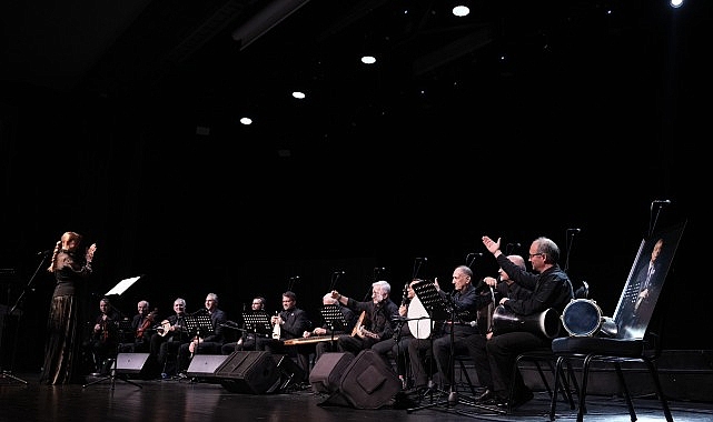 Kocaeli'de Anneler Günü: Ebru Atölyesi ve Müzik Şöleni