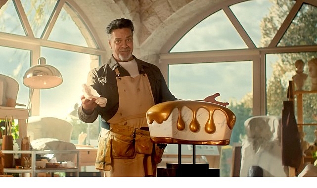 Beyazıt Öztürk, ETİ Popkek'in Yeni Reklam Yüzü Oldu: 'Evde Kaldım' Filmiyle Kahkaha Tufanı