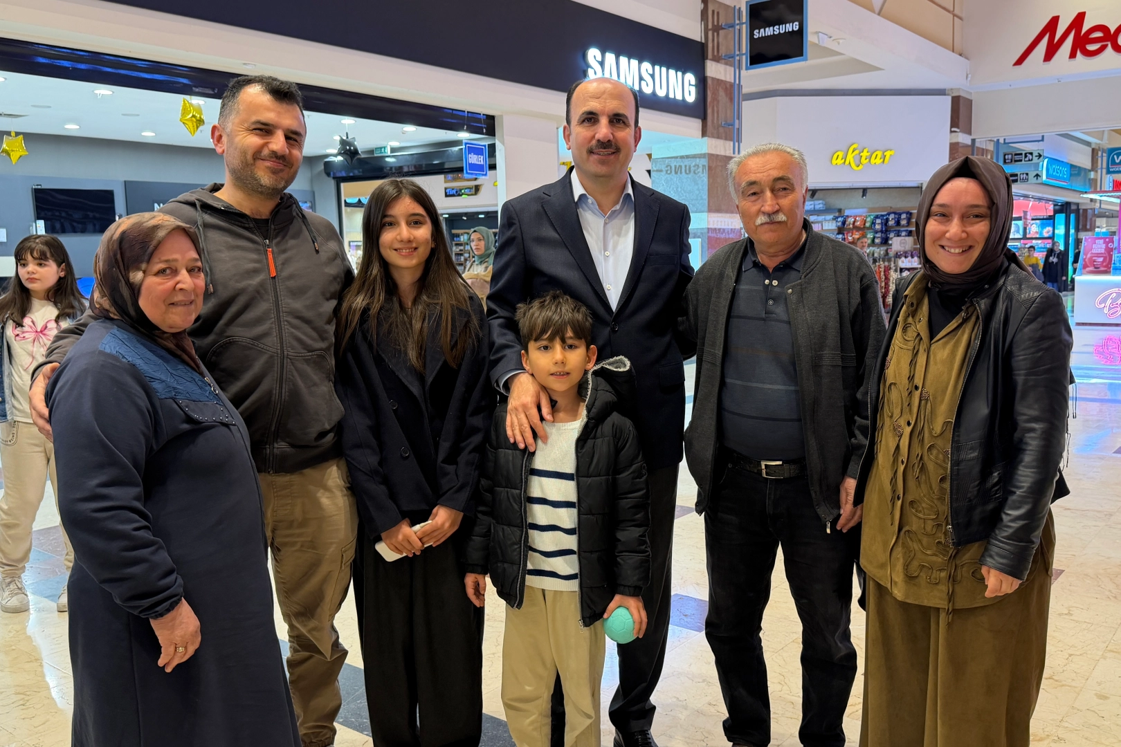 Başkan Altay’dan AVM’de Esnaf ve Vatandaşlarla Sıcak Buluşma