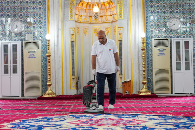 Maltepe'de Bayram Öncesi Cami ve Mescitlerde Kapsamlı Temizlik Seferberliği