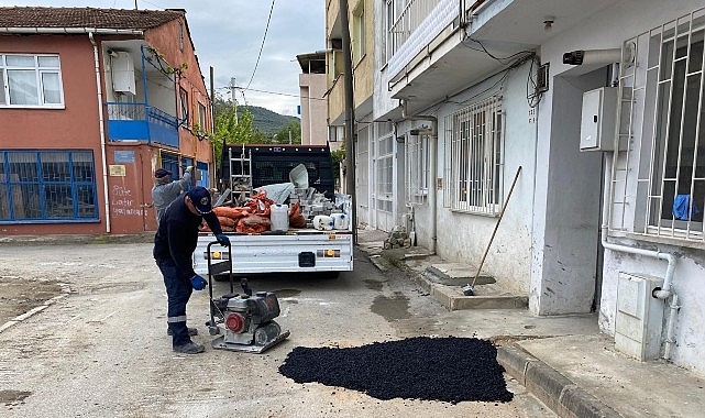Gemlik'te Acil Müdahale Ekibi Sahada: Parke Tamiri ve Yol Onarımı Sürüyor